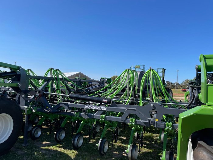 2024 Boss 40' Bridge-Frame Planter