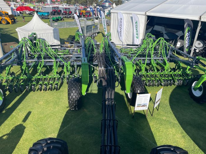 2024 Boss 40' Bridge-Frame Planter