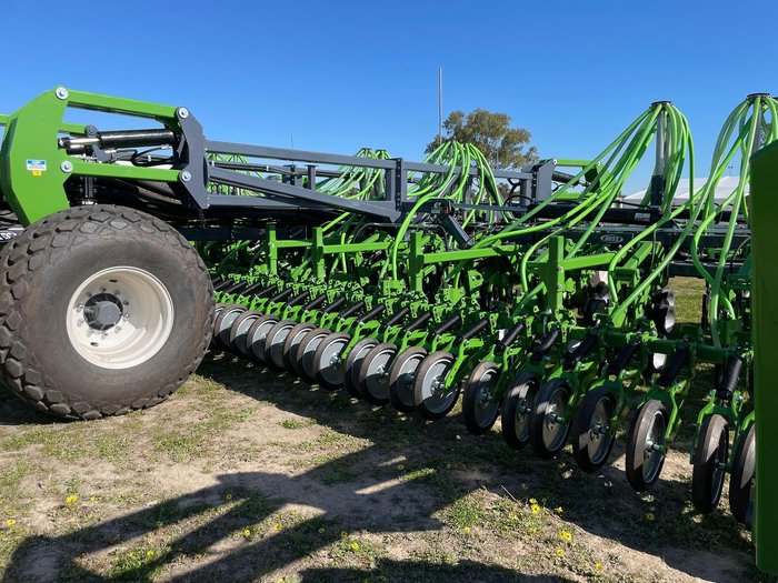 2024 Boss 40' Bridge-Frame Planter
