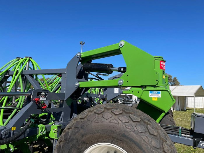 2024 Boss 40' Bridge-Frame Planter