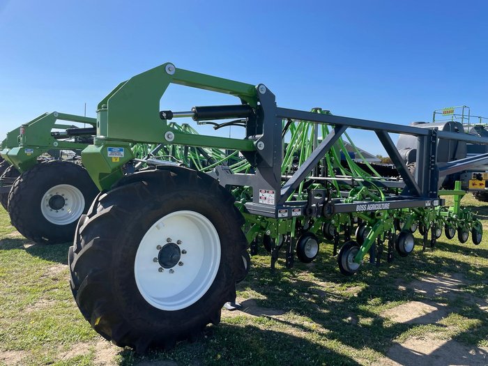 2024 Boss 40' Bridge-Frame Planter