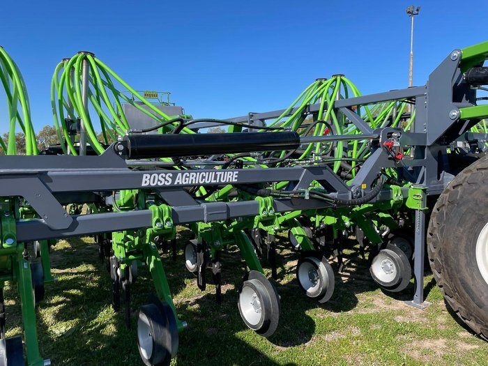 2024 Boss 40' Bridge-Frame Planter
