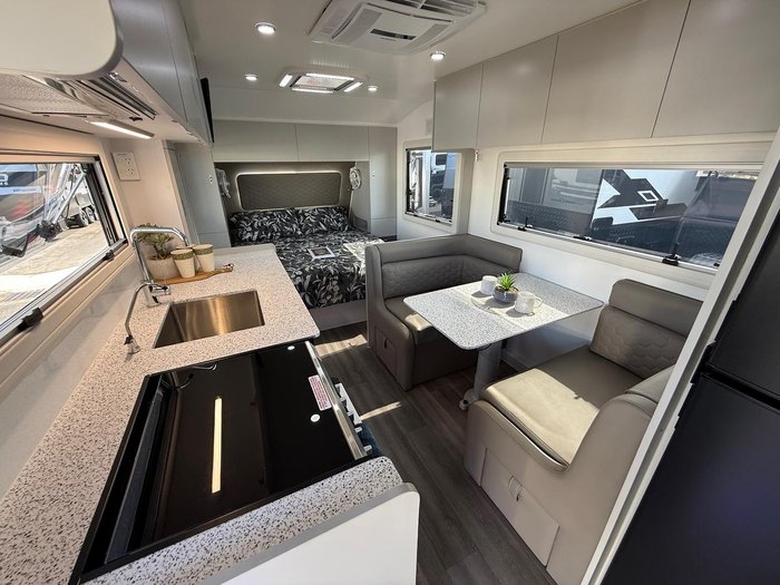 2025 Platinum 196 Cxr Cafe Dinette