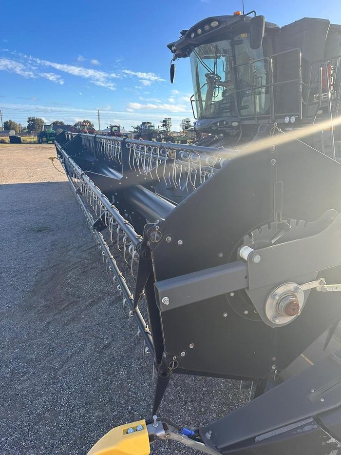 2019 Massey Ferguson 9 Harvester & 2022 Fendt 40' Powerflow Front