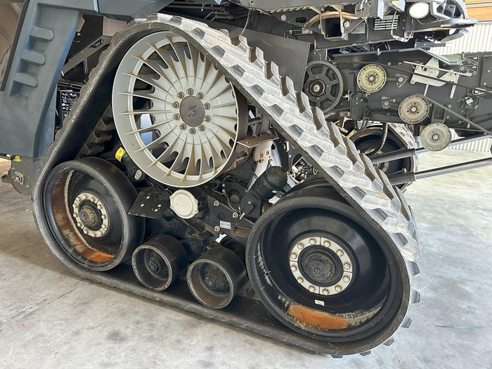 2018 MF Ideal 8T Harvester & Powerflow 1220 40' Front