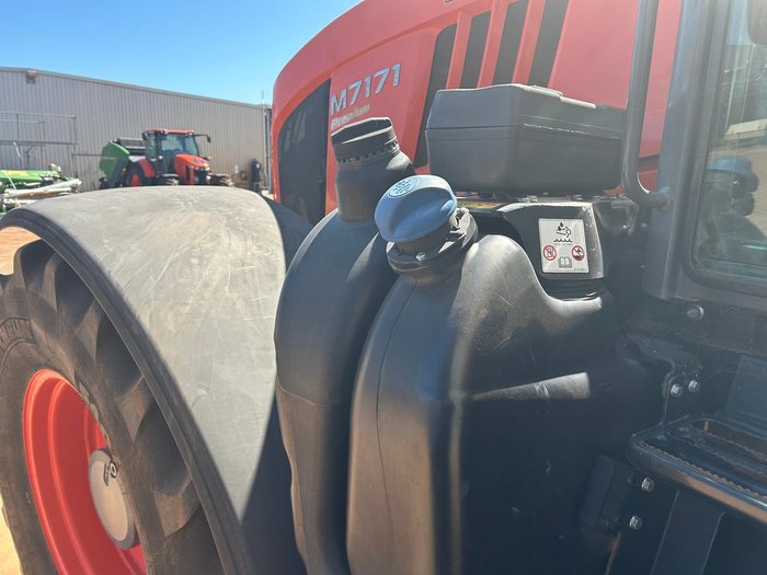 Kubota M7171p Premium Powershift Tractor