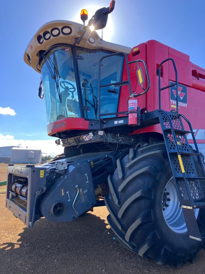 2013 Massey Ferguson 9560 Header And 2015 40 Foot 9255 Dynaflex Front