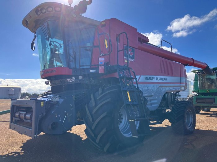 2013 Massey Ferguson 9560 Header And 2015 40 Foot 9255 Dynaflex Front