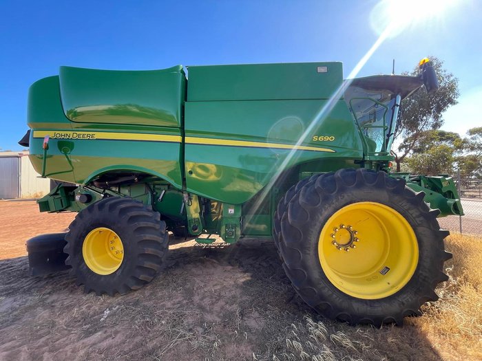 2012 John Deere S690 Harvester + 640D 40Ft Front