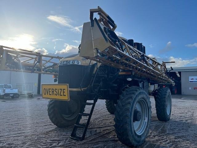 2013 Rogator 1300 Self-Propelled Sprayer