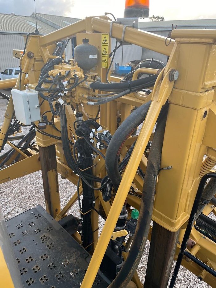 2013 Rogator 1300 Self-Propelled Sprayer