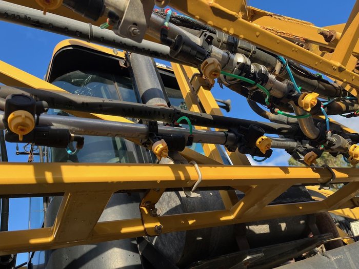 2013 Rogator 1300 Self-Propelled Sprayer