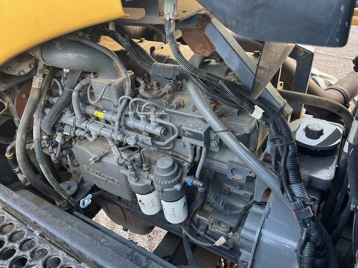 2013 Rogator 1300 Self-Propelled Sprayer