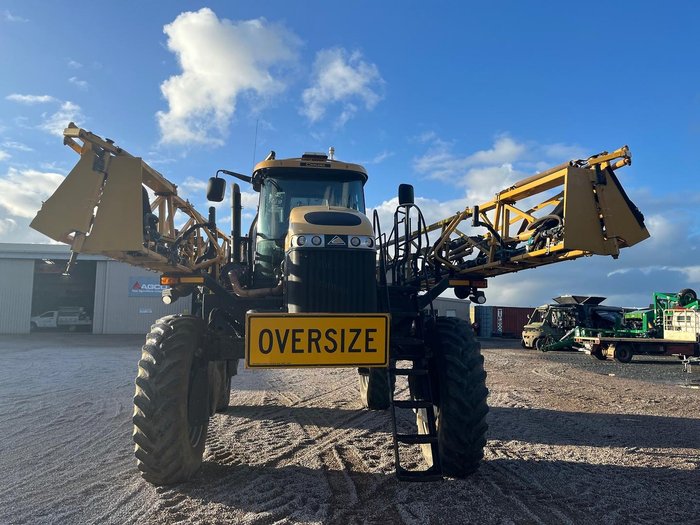 2013 Rogator 1300 Self-Propelled Sprayer