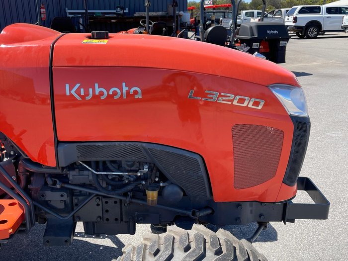 2023 Kubota L3200hd Rops