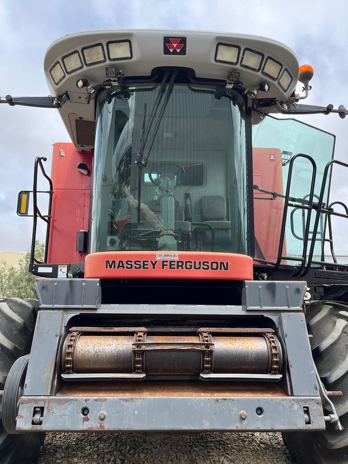 Massey Ferguson 9895 Harvester