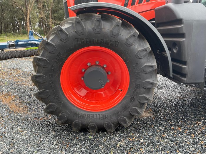 Kubota M7-172 Std Deluxe 173Hp Tractor
