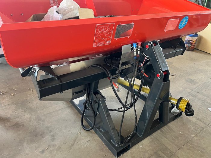 2025 Kubota Dsm 1100 H-2 Hydraulic Shutter Spreader
