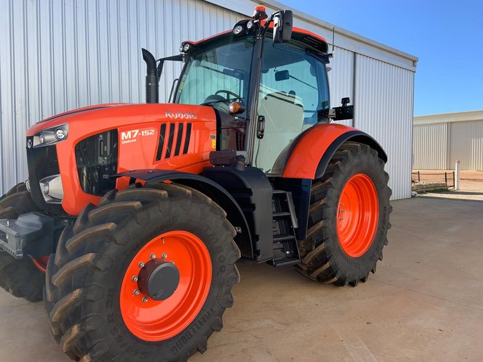 2024 Kubota M7-152 Std Deluxe 168 Hp Tractor 