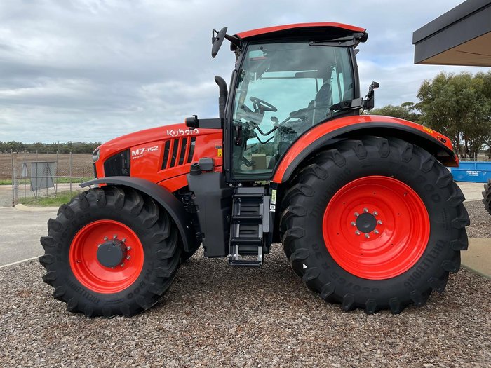 2024 Kubota M7-152 Std Deluxe 168 Hp Tractor 