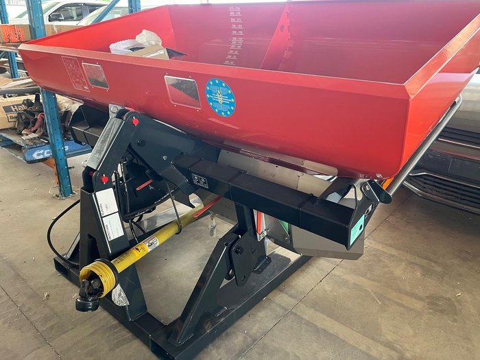 2025 Kubota Dsm 1100 H-2 Hydraulic Shutter Spreader