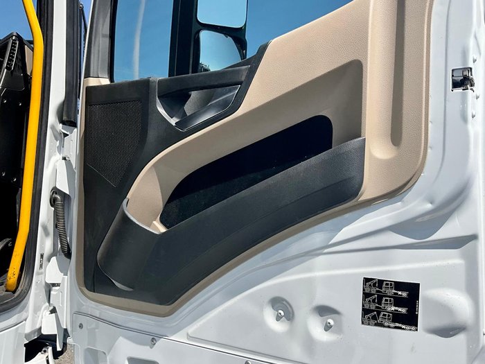 2021 Mercedes Benz 2653 Low Klm Light Use Euro 6 Rwc $113650+Gst See Cond MERCEDES BENZ 2653 SLEEPER WHITE