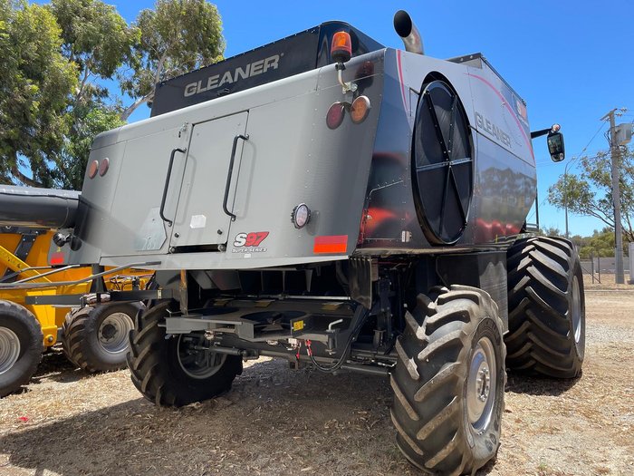 Gleaner S97 Super Series Combine Harvester