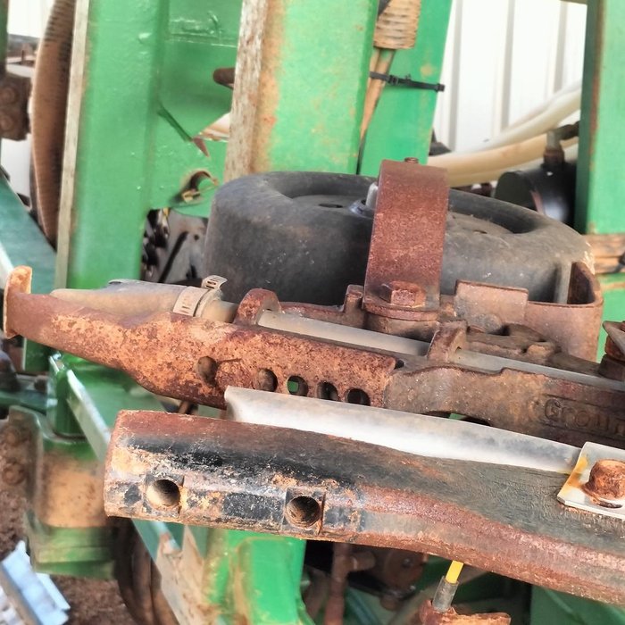 2002 Ausplow D49-300E 60Ft Seeding Bar