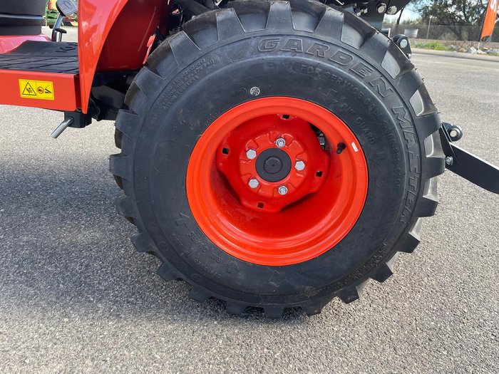 Kubota Bx2380 23Hp Hst Rops Tractor