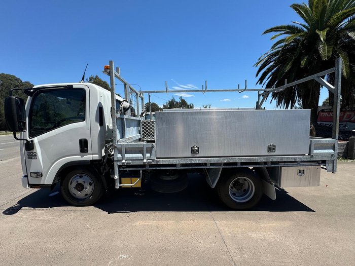 2014 Isuzu Nls 200 WHITE