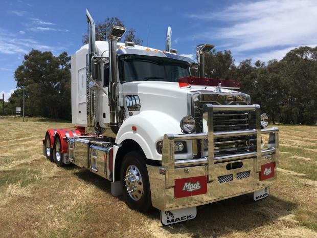 2025 Mack Super-Liner