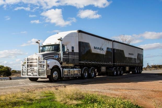 2025 Mack Super-Liner