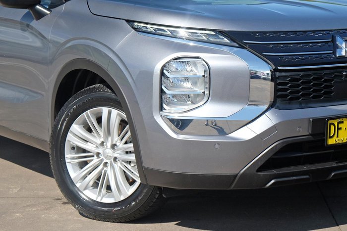 2022 Mitsubishi Outlander ES