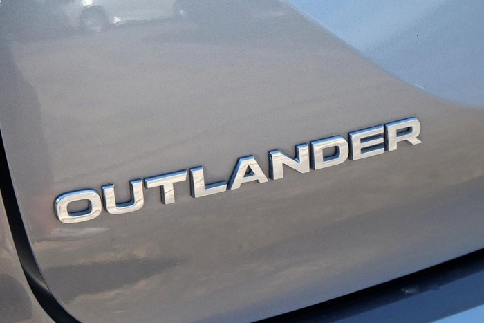 2022 Mitsubishi Outlander ES