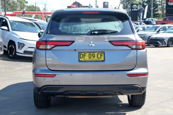 2022 Mitsubishi Outlander ES