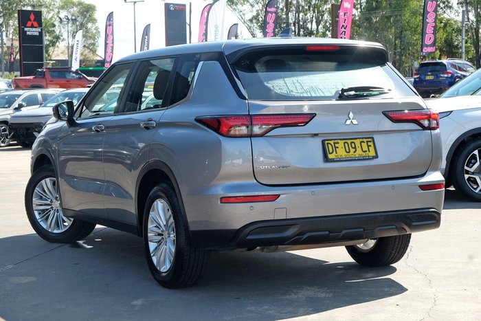 2022 Mitsubishi Outlander ES