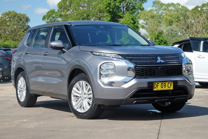 2022 Mitsubishi Outlander ES