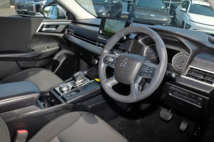 2022 Mitsubishi Outlander ES