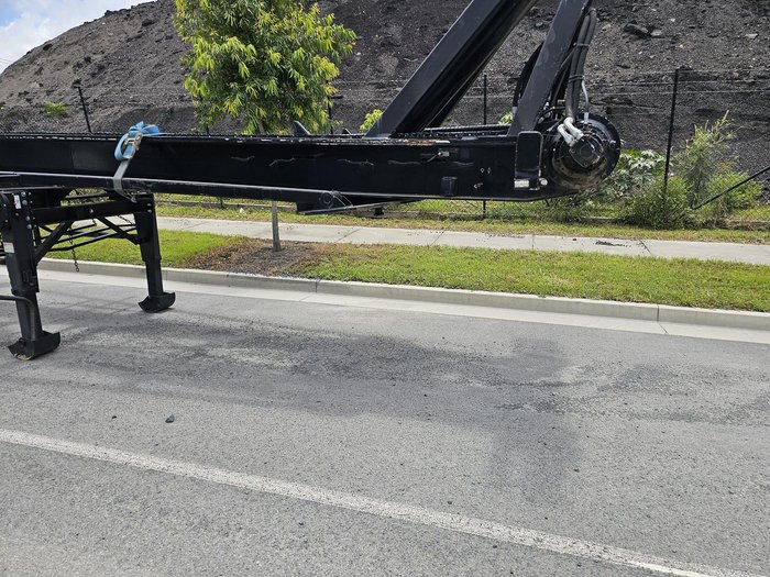 2008 Moore 36 Hooklift Stable Tip Black