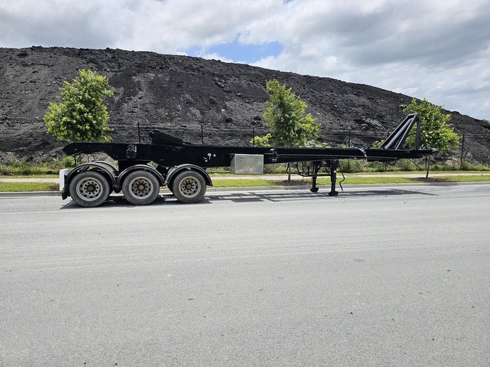 2008 Moore 36 Hooklift Stable Tip Black