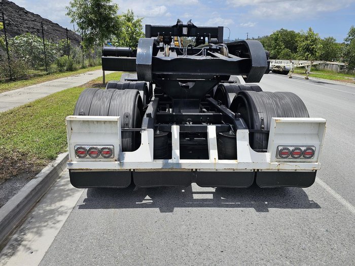2008 Moore 36 Hooklift Stable Tip Black