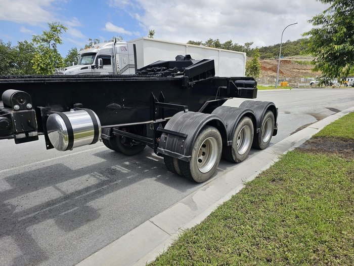 2008 Moore 36 Hooklift Stable Tip Black