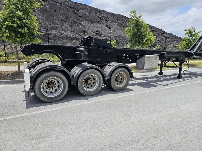 2008 Moore 36 Hooklift Stable Tip Black