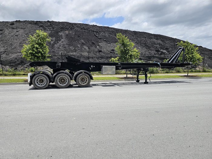 2008 Moore 36 Hooklift Stable Tip Black
