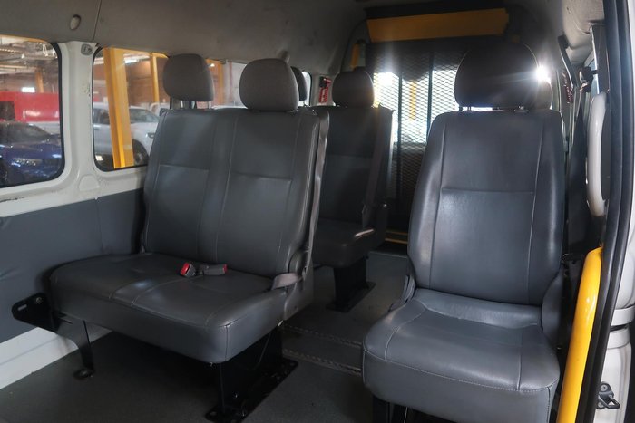 2006 Toyota Hiace Commuter TRH223R French Vanilla