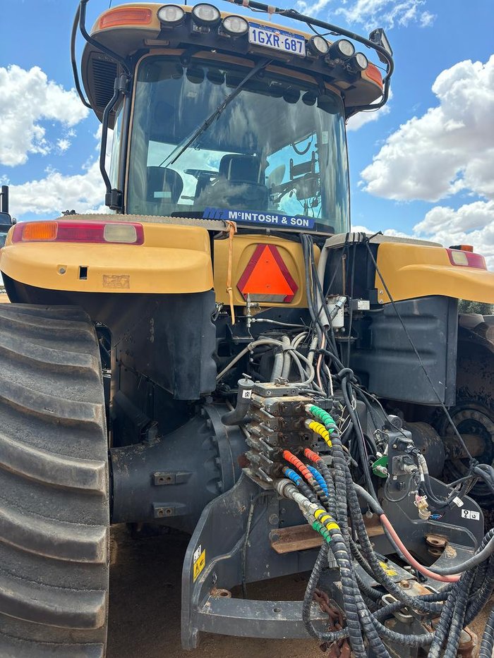 2015 Challenger Mt875e