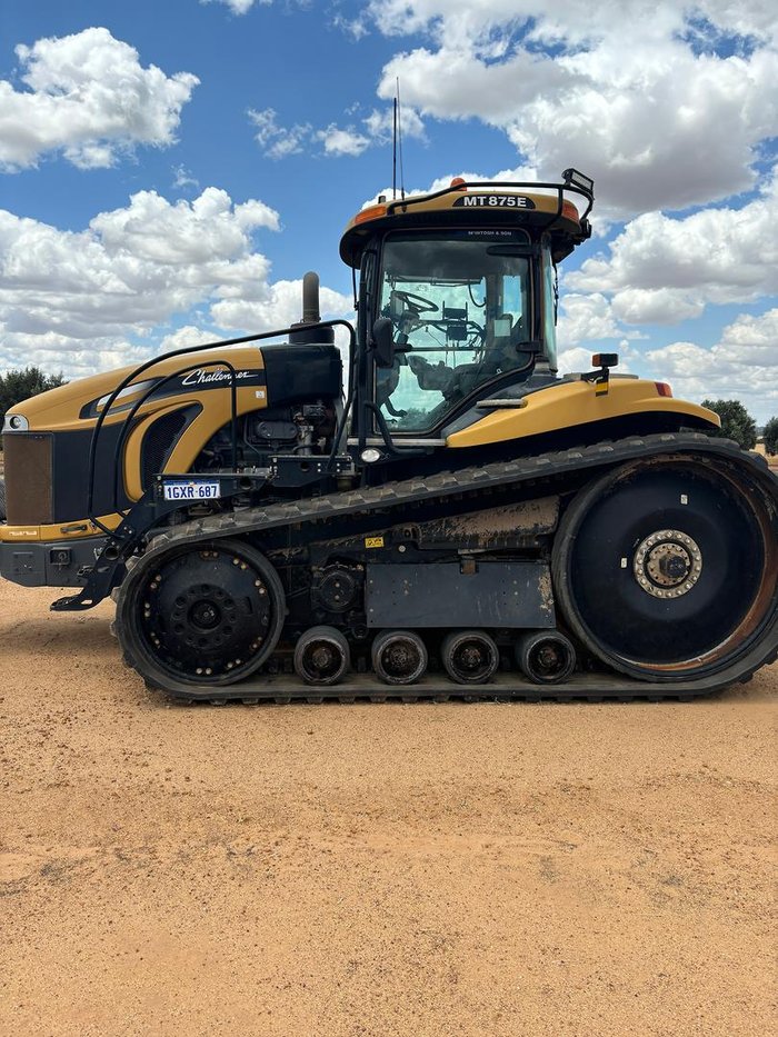2015 Challenger Mt875e