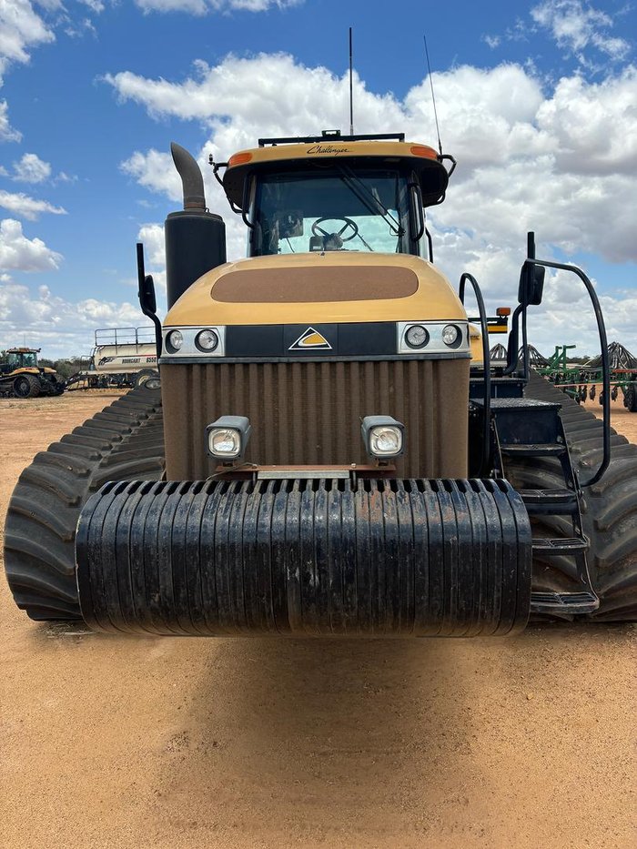 2015 Challenger Mt875e