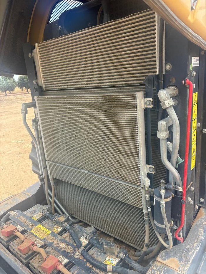 2015 Challenger Mt875e