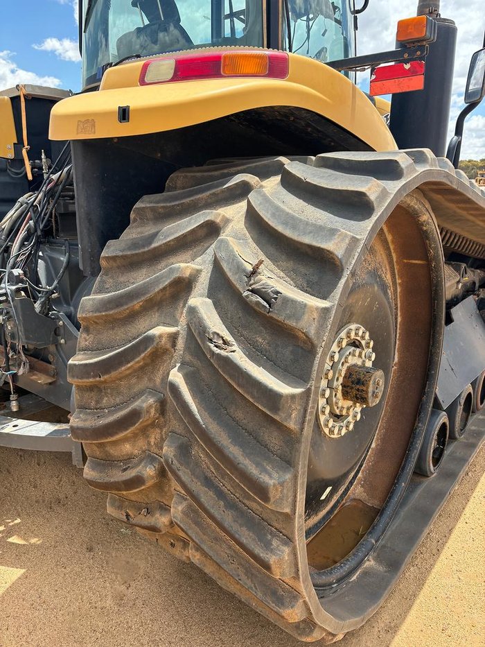 2015 Challenger Mt875e